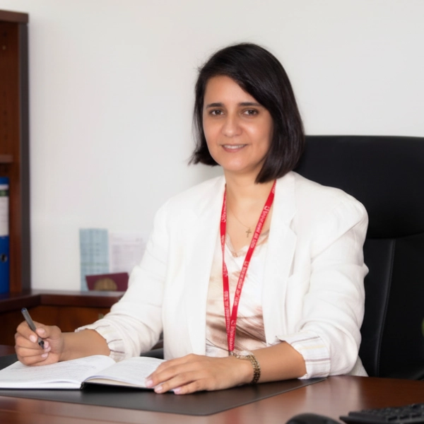Fotografía de María Helena Pinzón, Directora de Desarrollo Estudiantil y Éxito Académico.